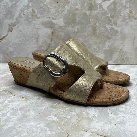 Impo metallic gold cork wedges - Picture 1 of 6